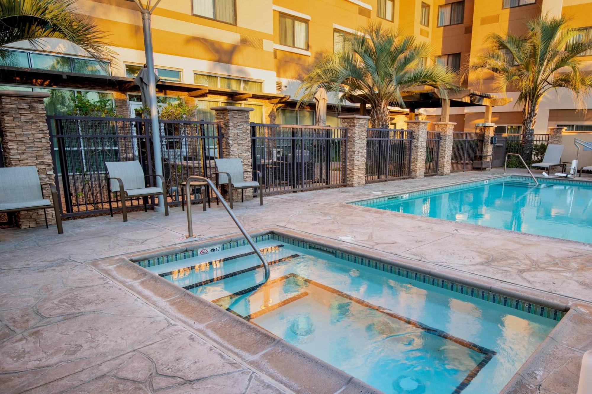 Courtyard By Marriott San Diego Oceanside Hotel Exterior photo